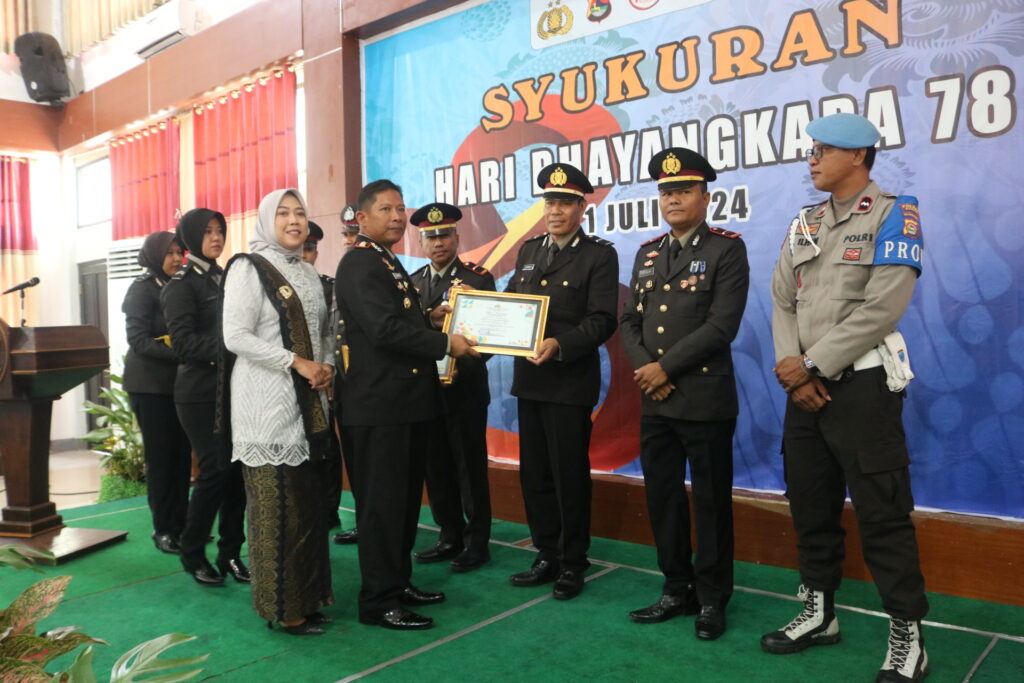 Peringati HUT Bhayangkara ke-78, Polsek Kempo Juara 1 Lomba Kebersihan Se Polres Dompu