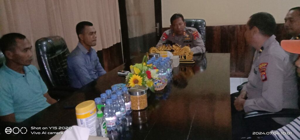 PERWAKILAN PETANI JAGUNG DARI DORONCANGA MELAKUKAN PERTEMUAN DENGAN KAPOLRES DOMPU DALAM RANGKA KORDINASI TERKAIT ADANYA PERISTIWA PEMBAKARAN PONDOK PETANI JAGUNG